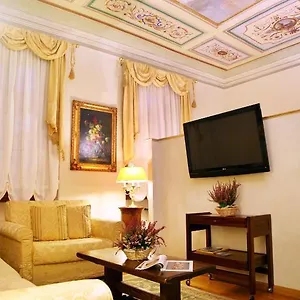 Apartahotel Tornabuoni La Petite, Florencia